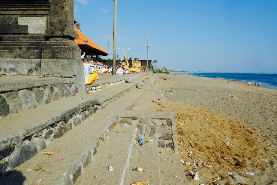 Müll am Strand Indonesien